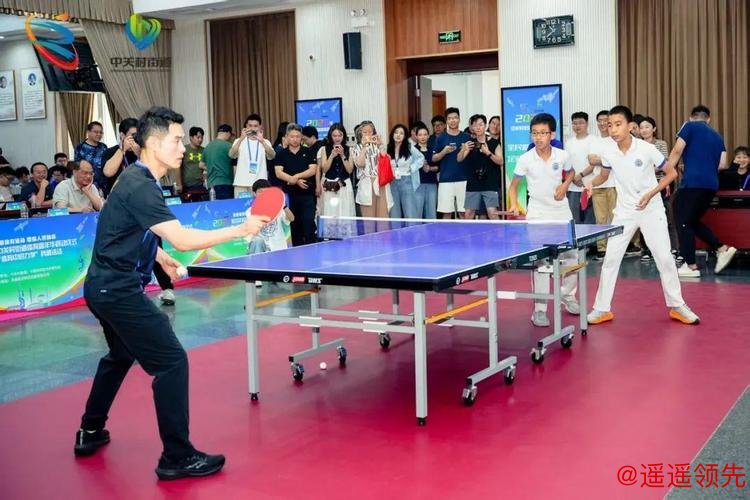 中关村街道体育嘉年华 刘国正演示体育中的力学 中关村街道体育嘉年华 刘国正演示体育中的力学