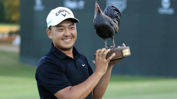 皇冠体育 桑德森农场锦标赛争卡继续 俞俊安首次卫冕美巡